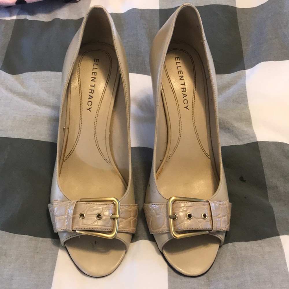 Ellen Tracy peep toe shoe